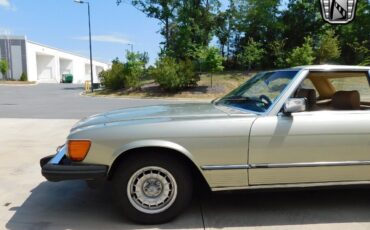 Mercedes-Benz-SL-Class-Cabriolet-1980-Green-Saddle-171035-5