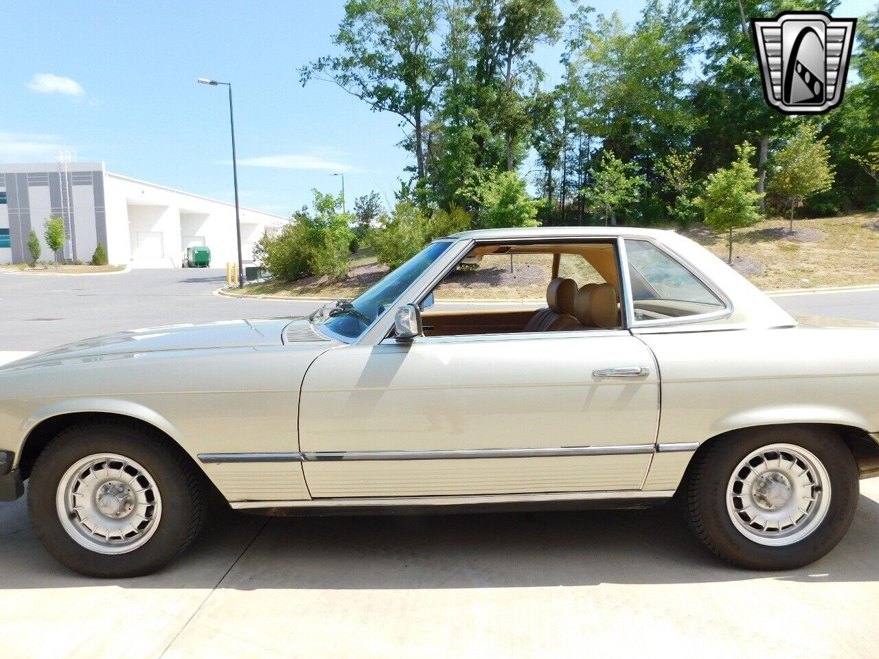 Mercedes-Benz-SL-Class-Cabriolet-1980-Green-Saddle-171035-6