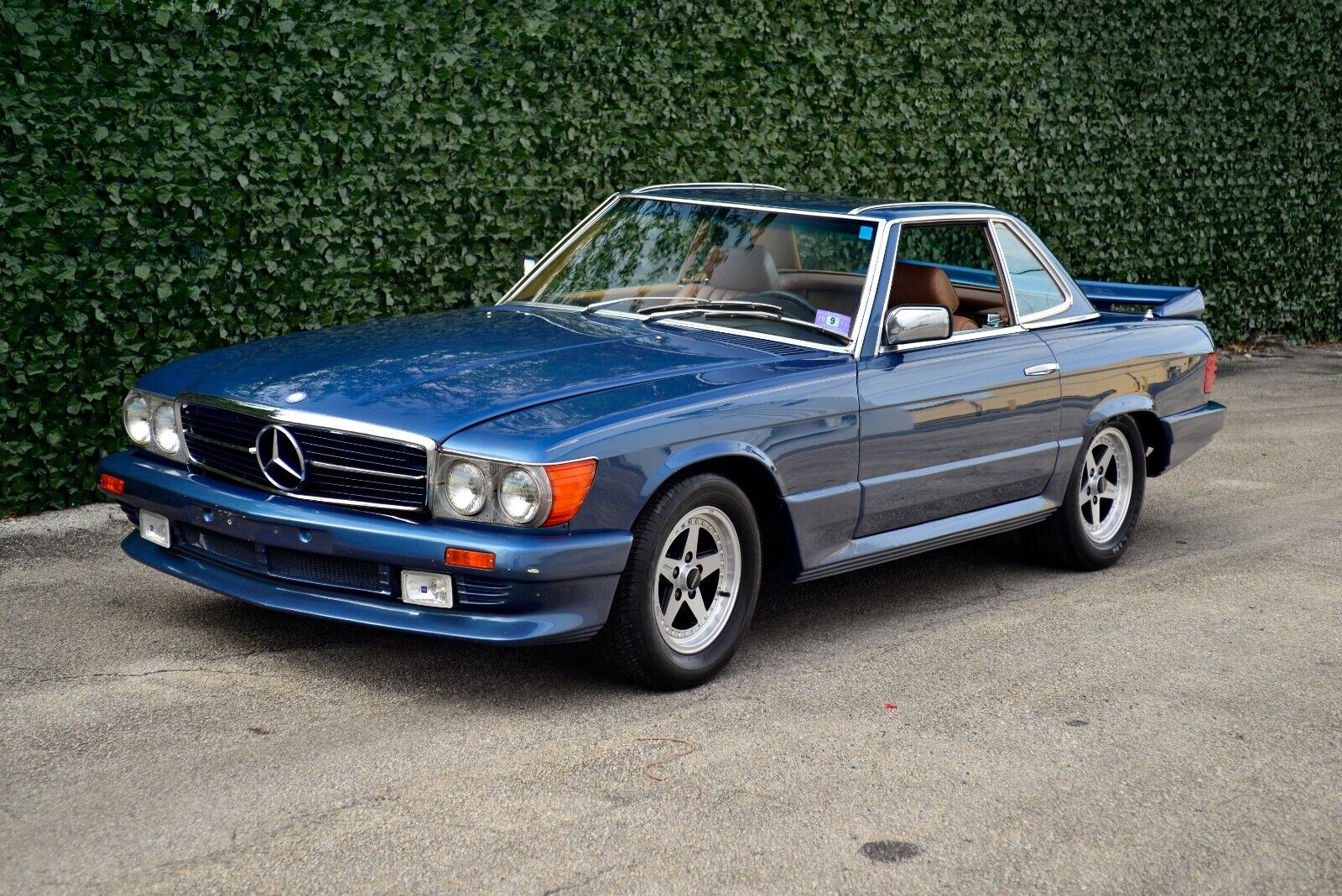 Mercedes-Benz-SL-Class-Cabriolet-1984-27