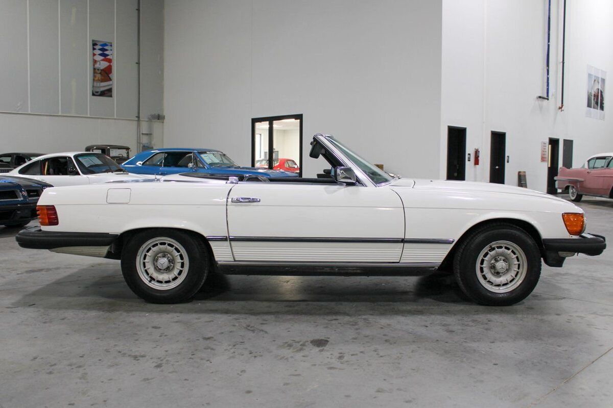 Mercedes-Benz-SL-Class-Cabriolet-1984-8