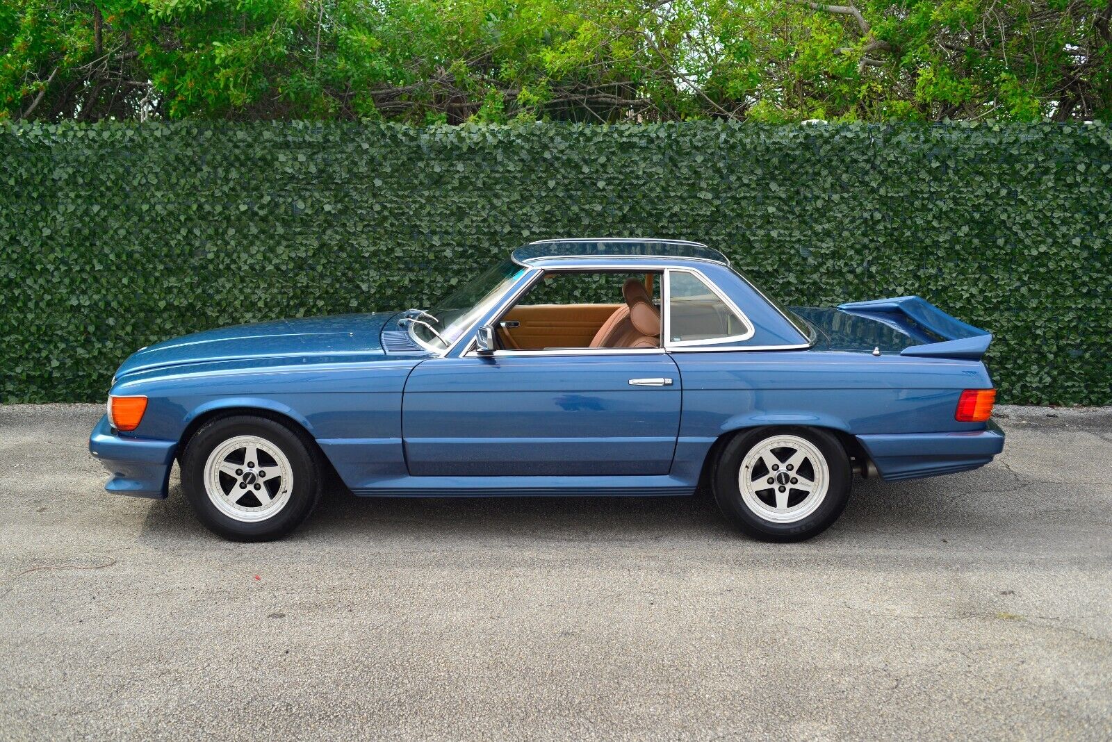 Mercedes-Benz-SL-Class-Cabriolet-1984-Blue-Tan-233355-24