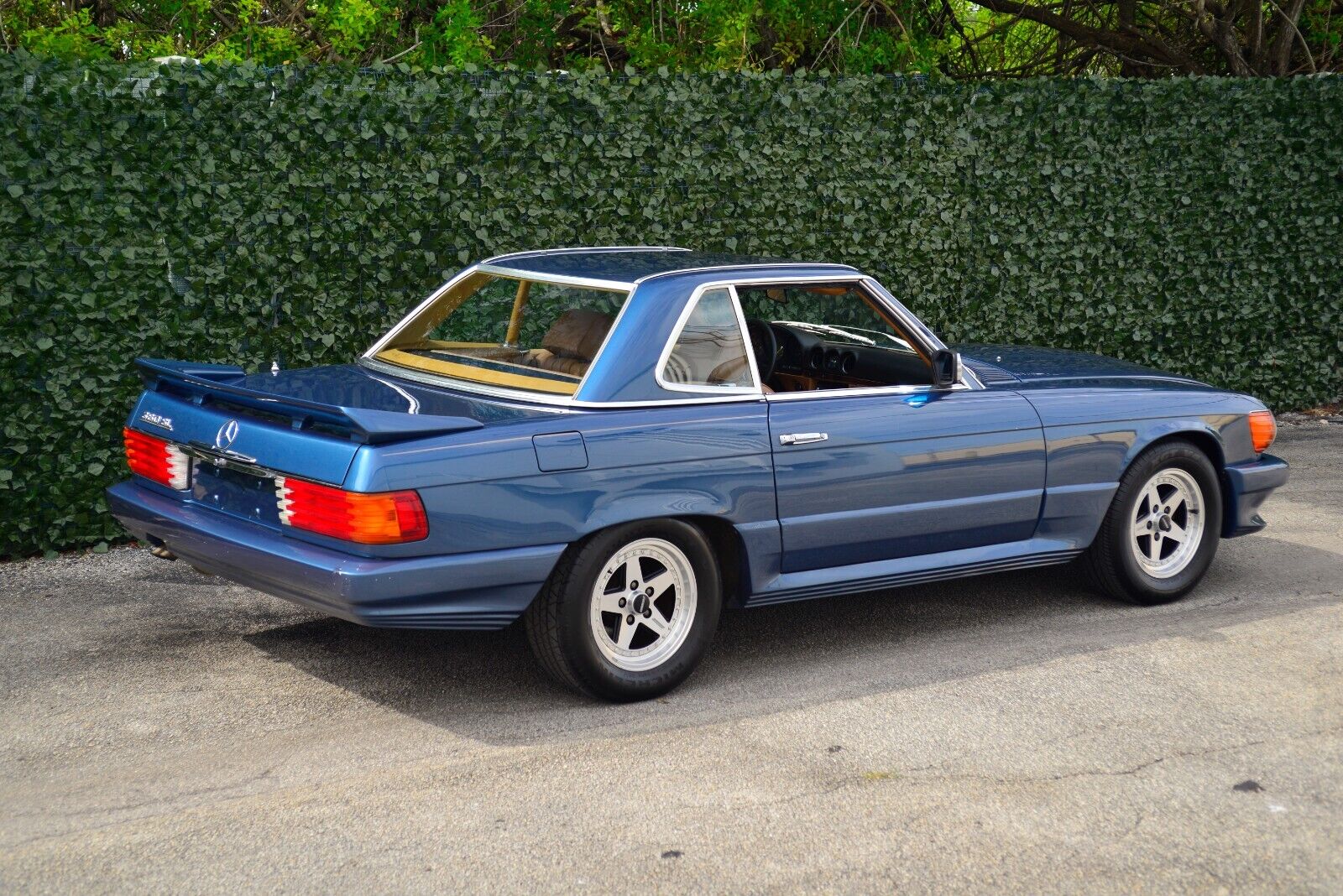 Mercedes-Benz-SL-Class-Cabriolet-1984-Blue-Tan-233355-3