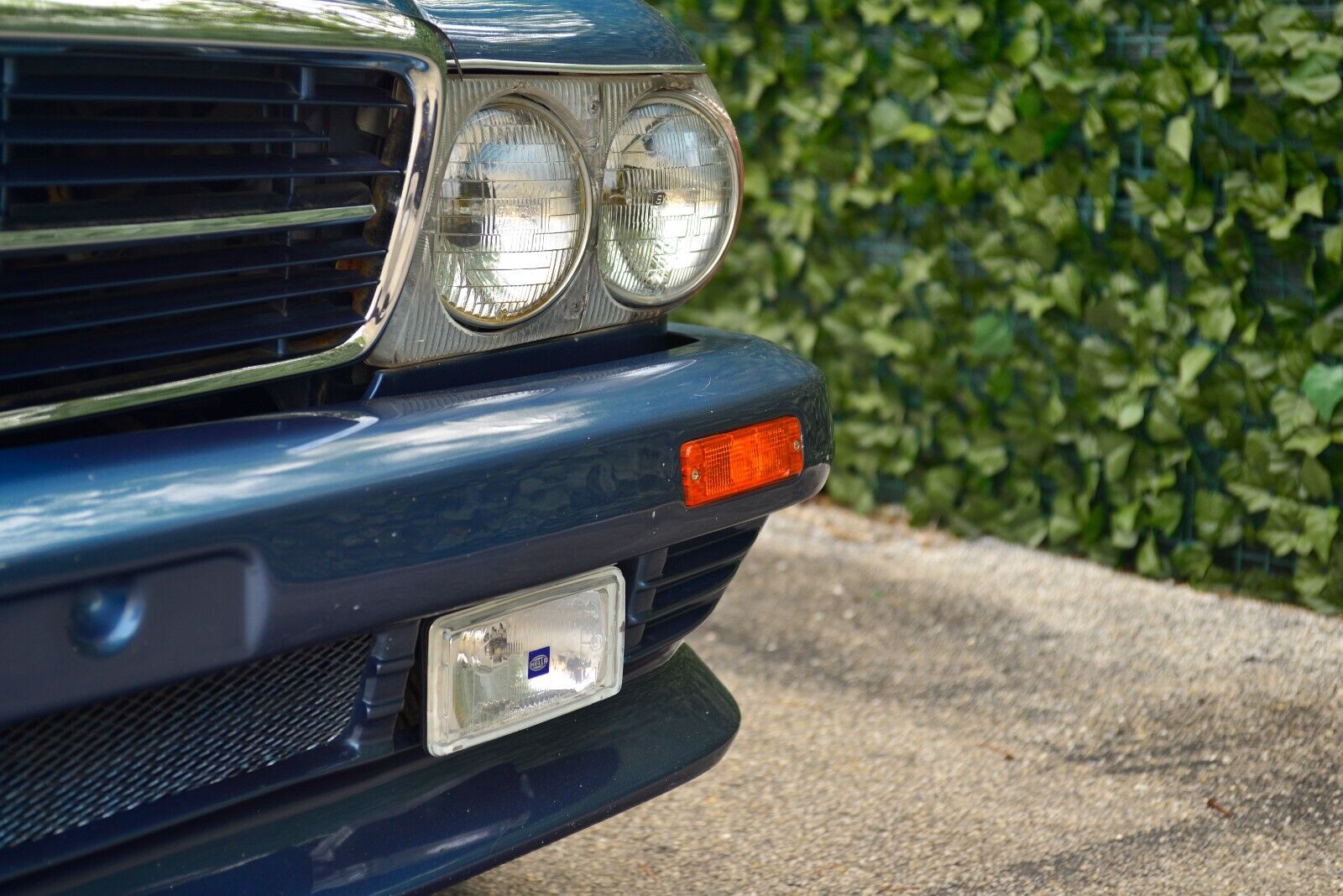 Mercedes-Benz-SL-Class-Cabriolet-1984-Blue-Tan-233355-37