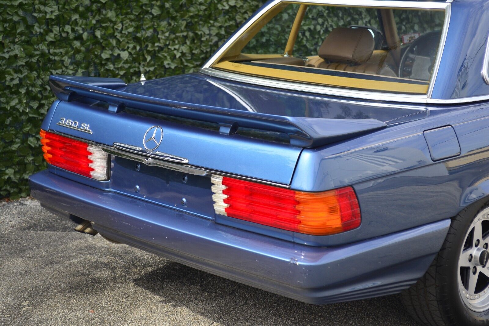 Mercedes-Benz-SL-Class-Cabriolet-1984-Blue-Tan-233355-4