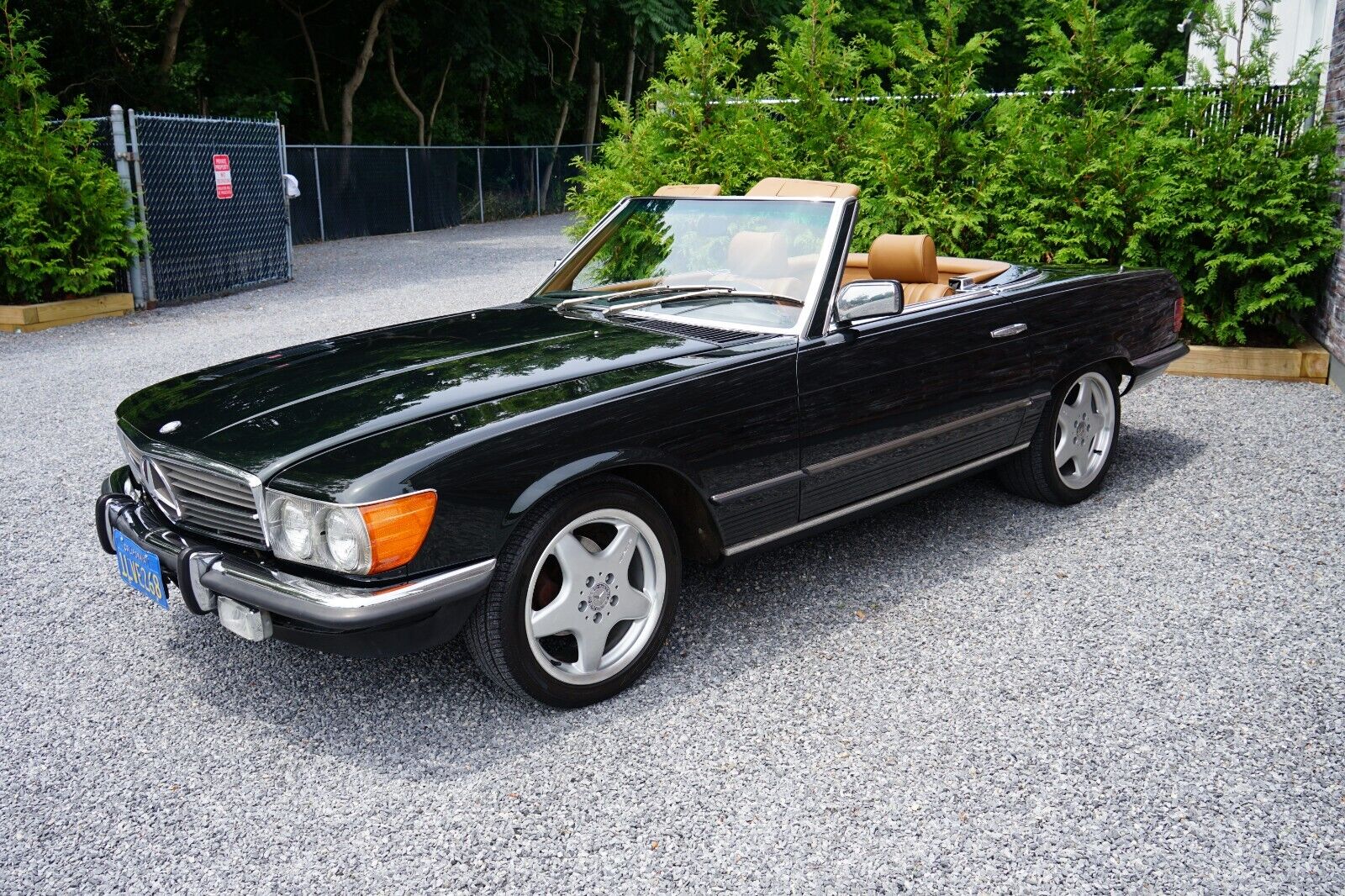 Mercedes-Benz-SL-Class-Cabriolet-1985-Green-Tan-182490-28