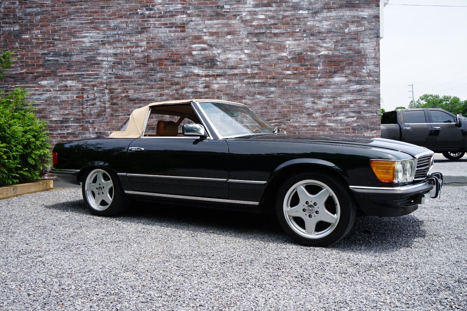 Mercedes-Benz-SL-Class-Cabriolet-1985-Green-Tan-182490-7