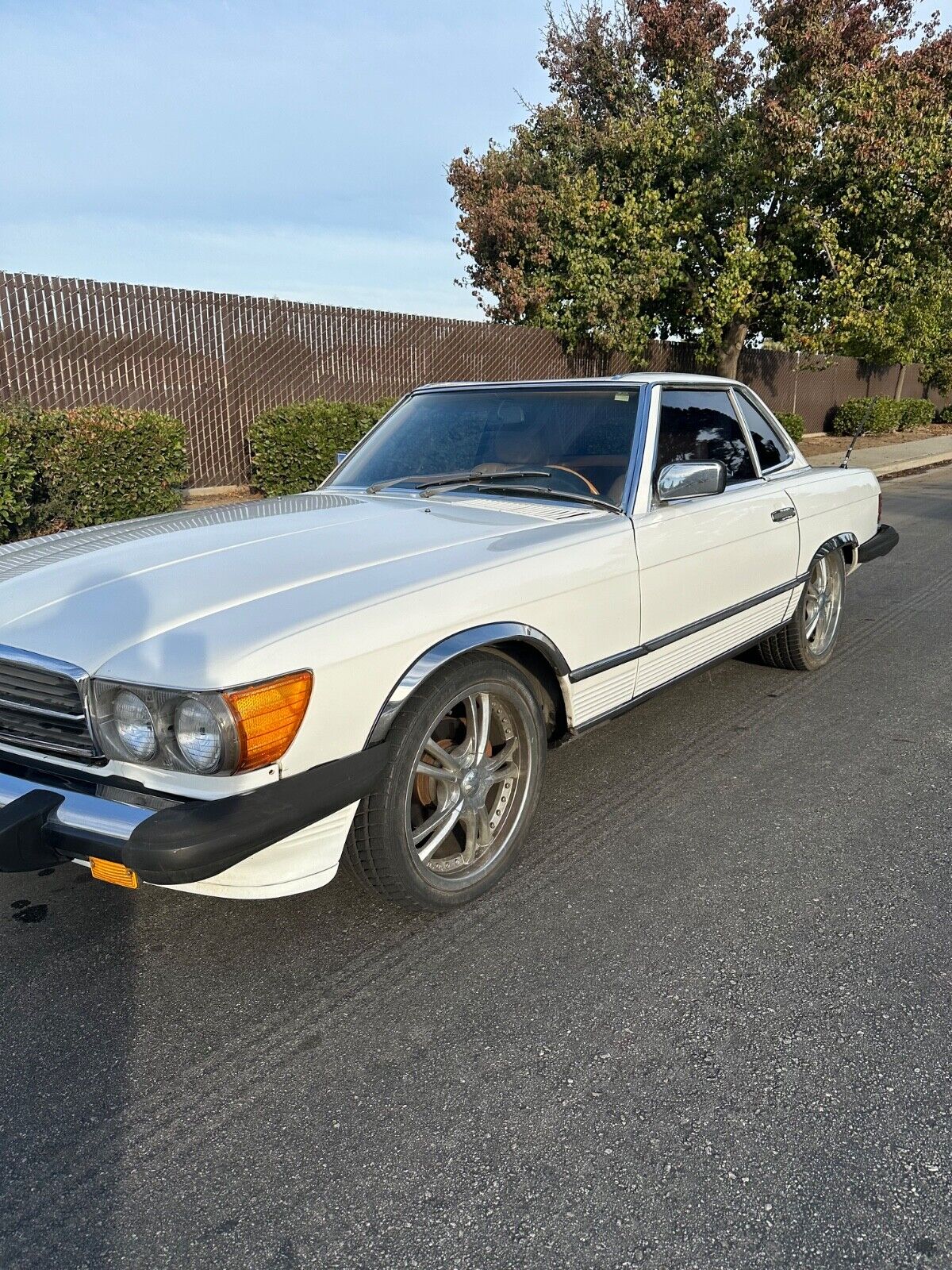 Mercedes-Benz-SL-Class-Cabriolet-1987-4