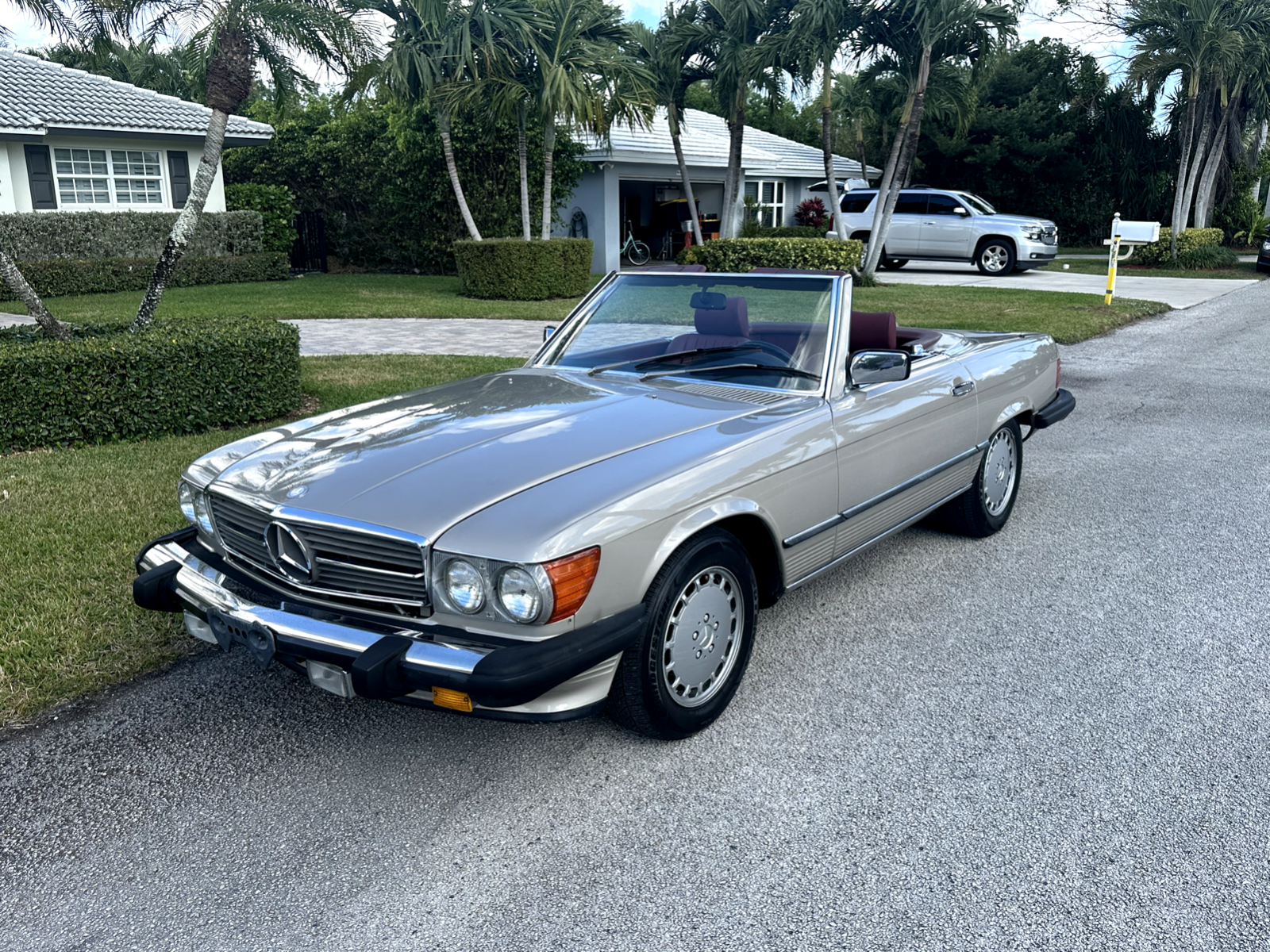 Mercedes-Benz-SL-Class-Cabriolet-1987-Gray-Burgundy-129230-1