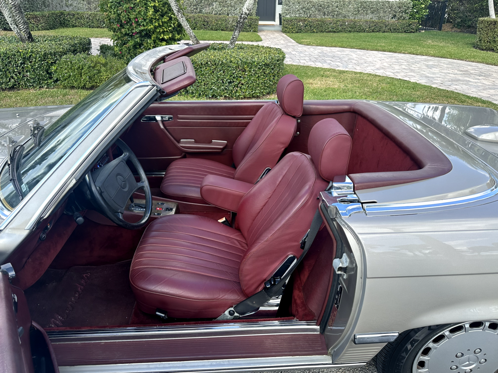 Mercedes-Benz-SL-Class-Cabriolet-1987-Gray-Burgundy-129230-12