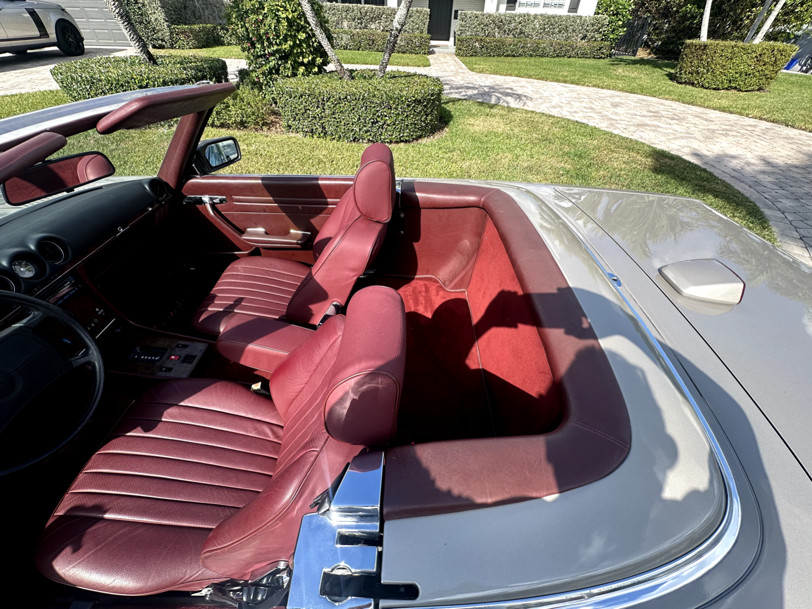 Mercedes-Benz-SL-Class-Cabriolet-1987-Gray-Burgundy-129230-15