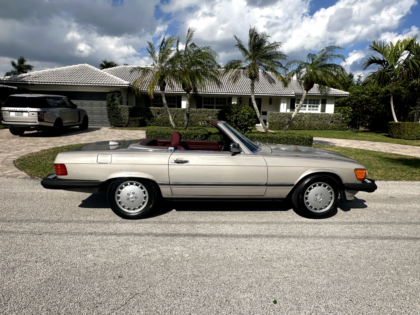 Mercedes-Benz-SL-Class-Cabriolet-1987-Gray-Burgundy-129230-5