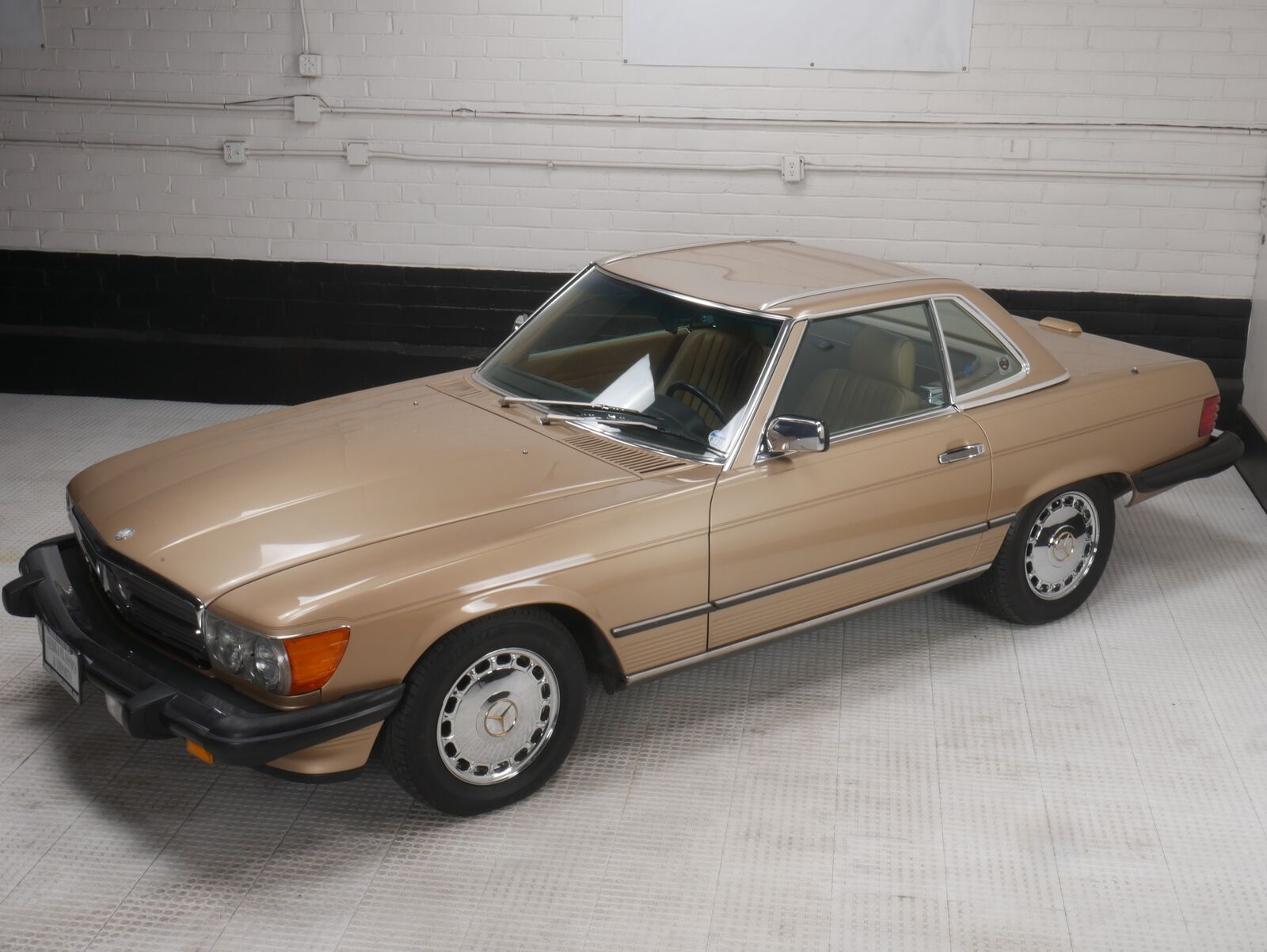 Mercedes-Benz-SL-Class-Cabriolet-1988-Gold-Tan-237216-7