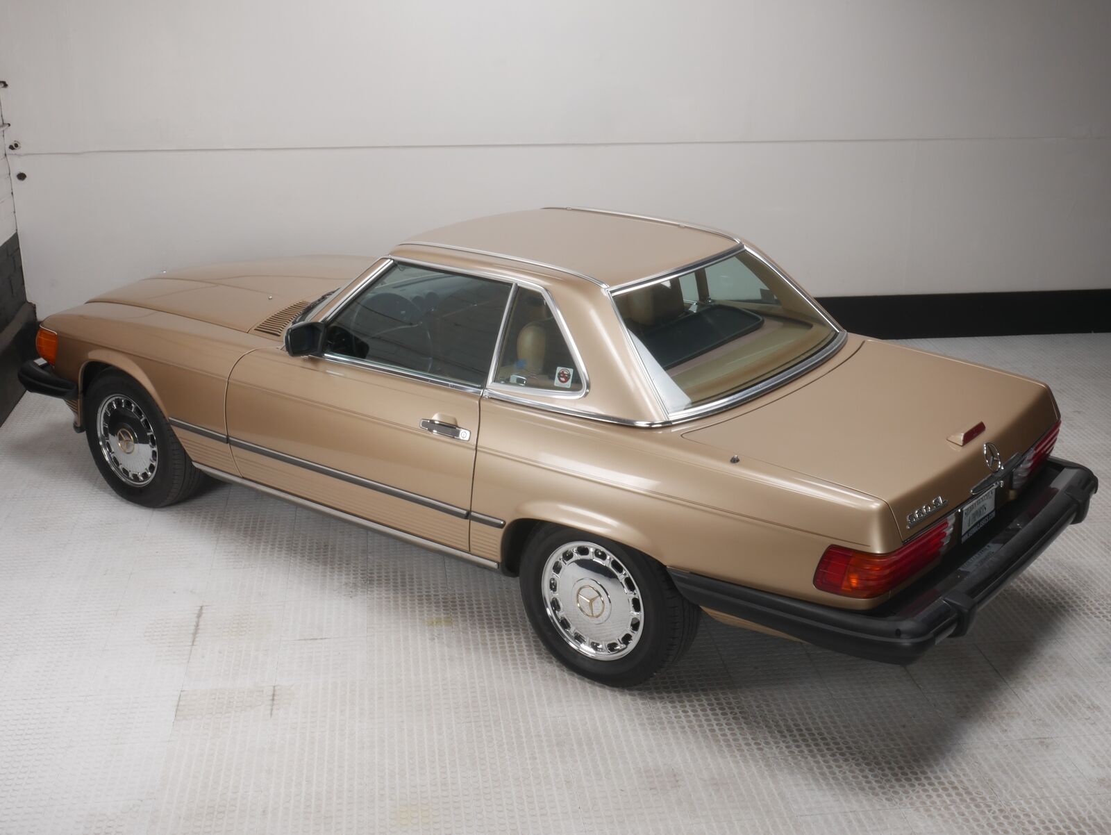 Mercedes-Benz-SL-Class-Cabriolet-1988-Gold-Tan-237216-9