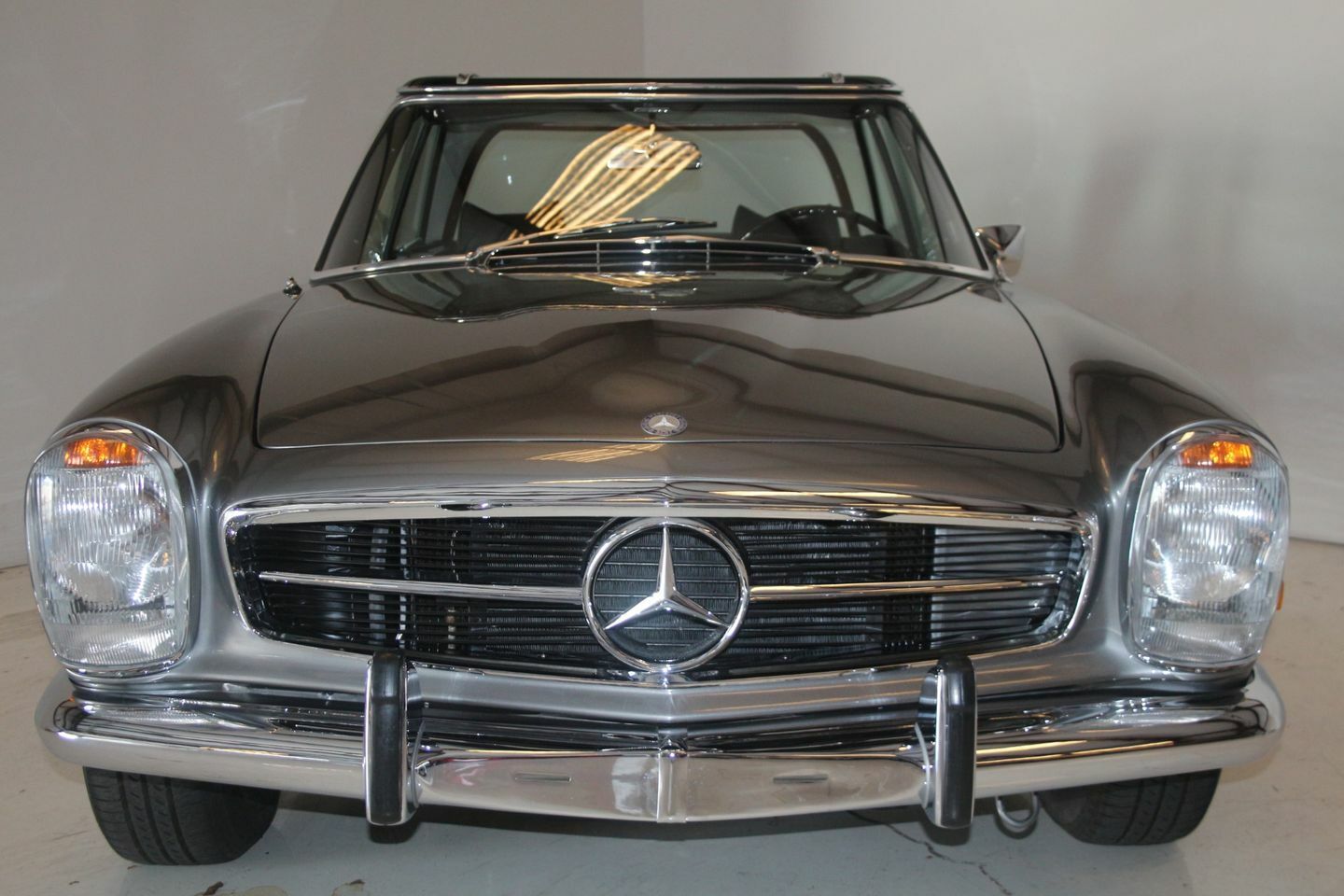 Mercedes-Benz-SL280-PAGODA-1970-2