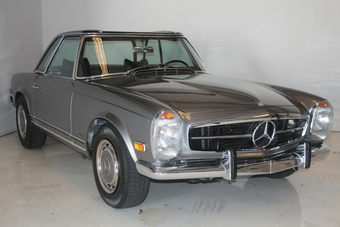 Mercedes-Benz-SL280-PAGODA-1970-4