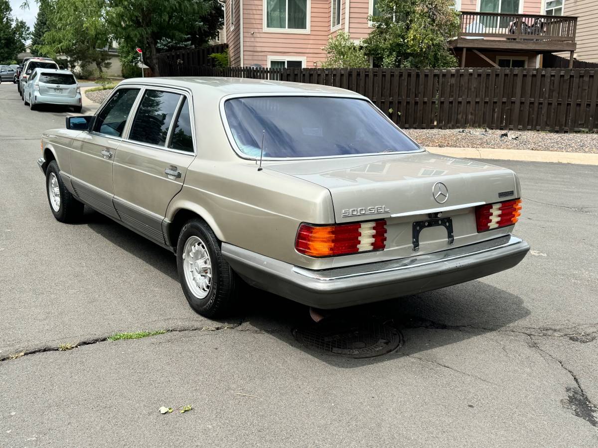 Mercedes-benz-1985-270369-3