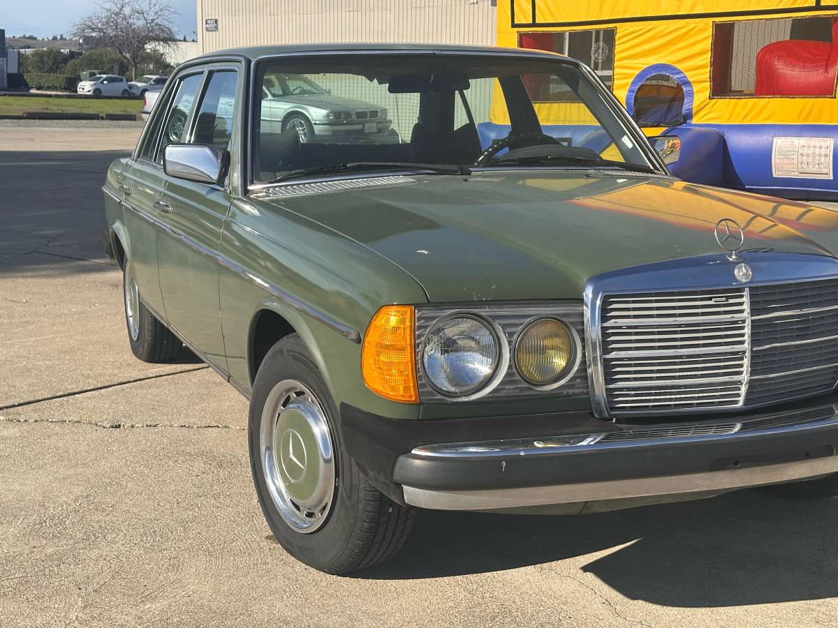 Mercedes-benz-Benz-280e-1977-10