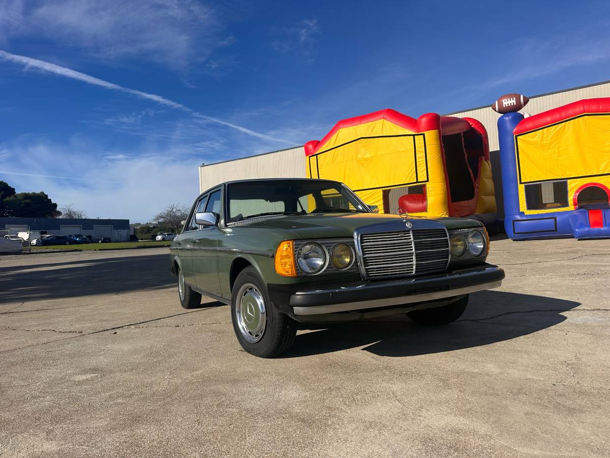 Mercedes-benz-Benz-280e-1977-9