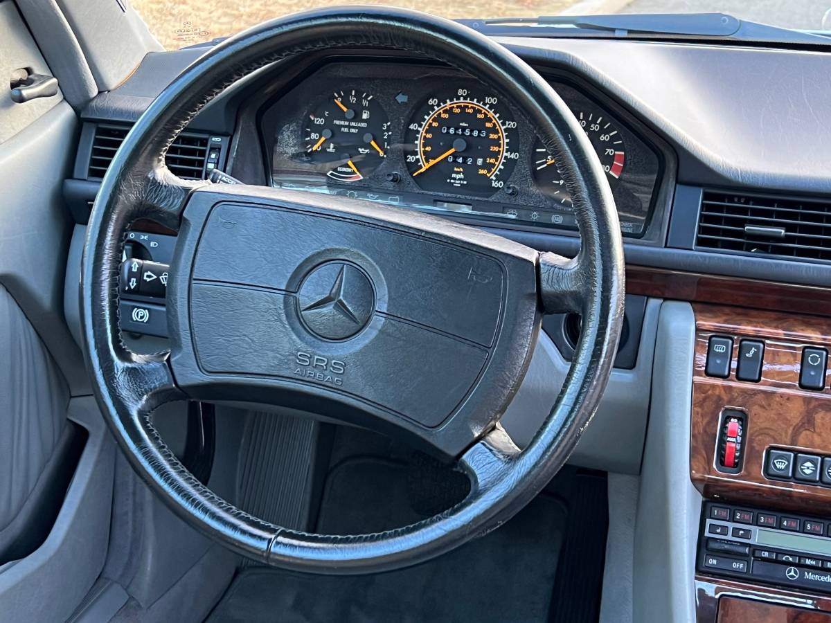 Mercedes-benz-Benz-300-ce-1990-18