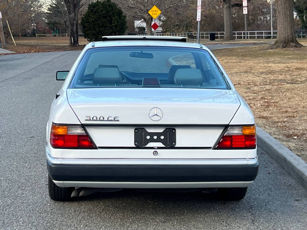 Mercedes-benz-Benz-300-ce-1990-4