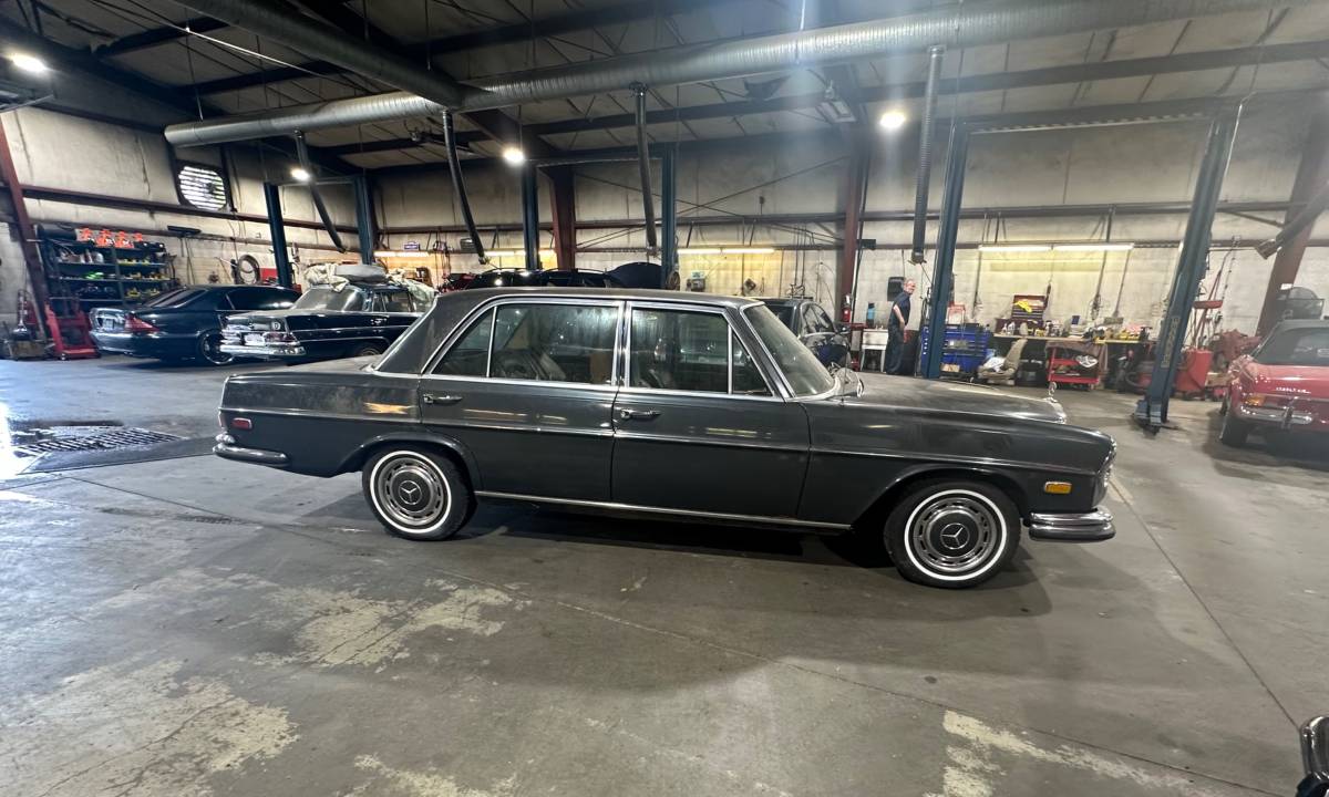 Mercedes-benz-Benz-300-sel-1971-2