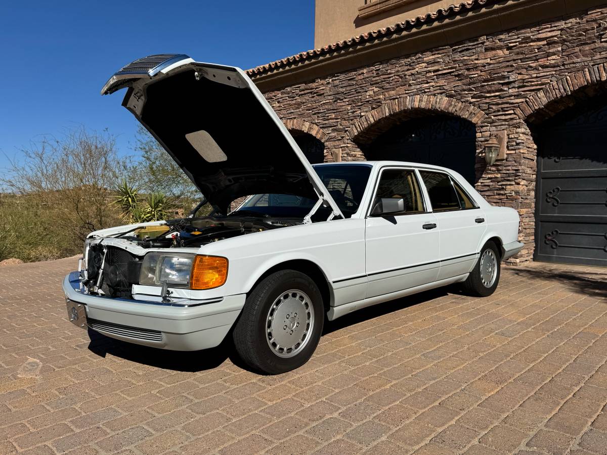 Mercedes-benz-Benz-300se-1989-white-57936-19