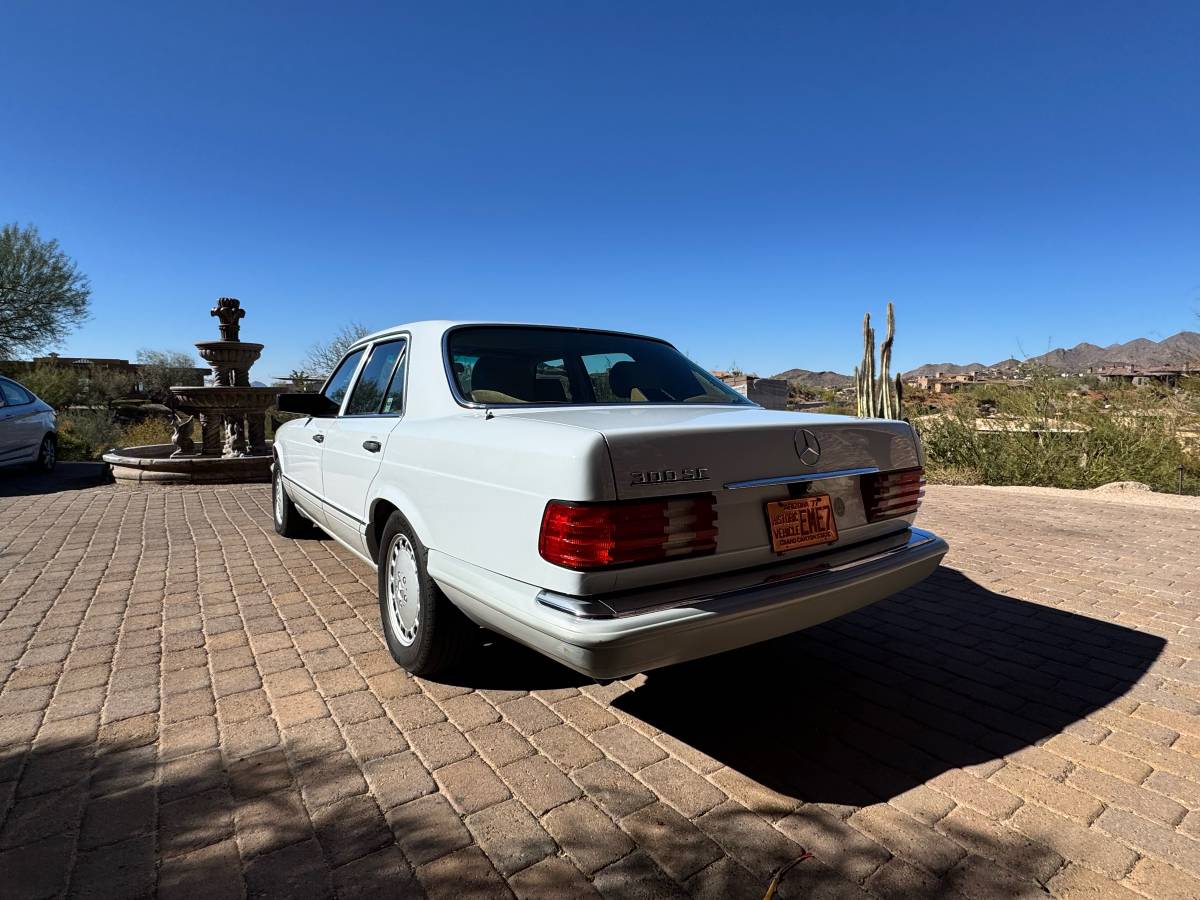 Mercedes-benz-Benz-300se-1989-white-57936-3