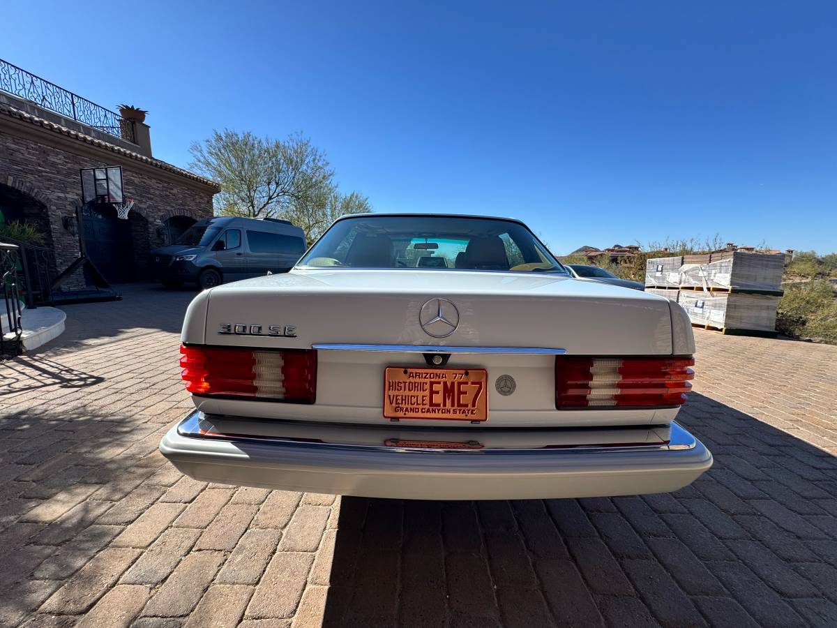 Mercedes-benz-Benz-300se-1989-white-57936-4