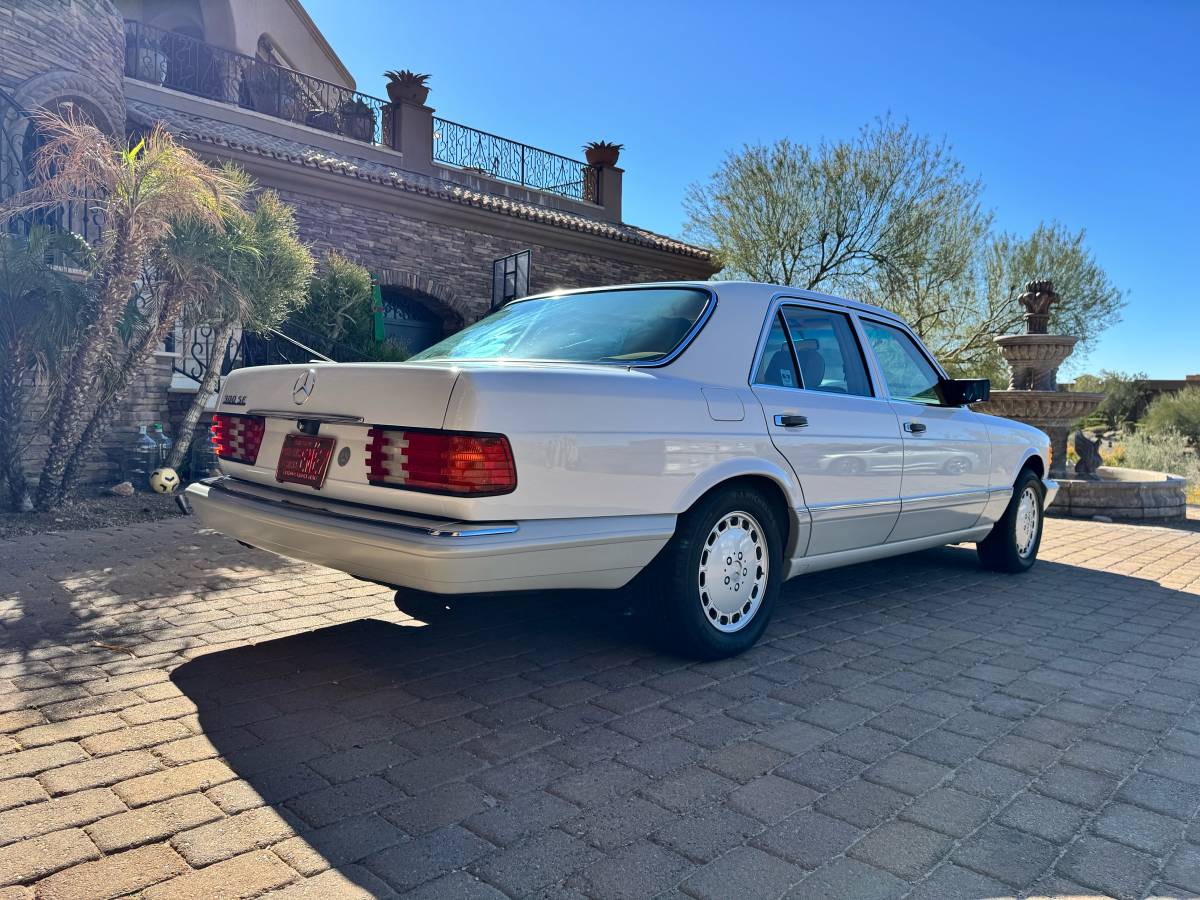 Mercedes-benz-Benz-300se-1989-white-57936-6