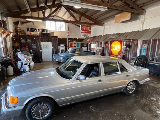 Mercedes-benz-Benz-560-sel-1987-4