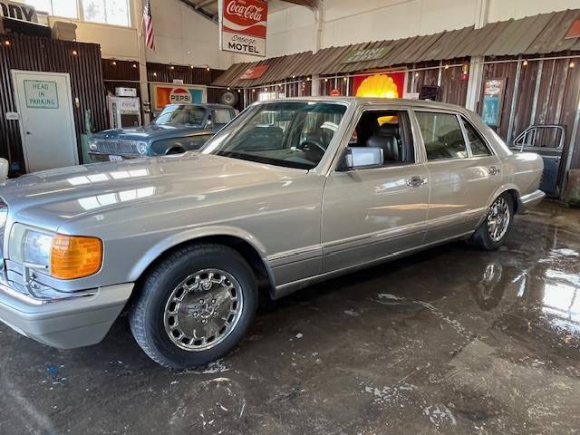 Mercedes-benz-Benz-560-sel-1987