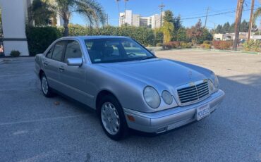 Mercedes-benz-Benz-e320-1989-silver-132967-1