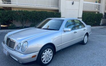 Mercedes-benz-Benz-e320-1989-silver-132967