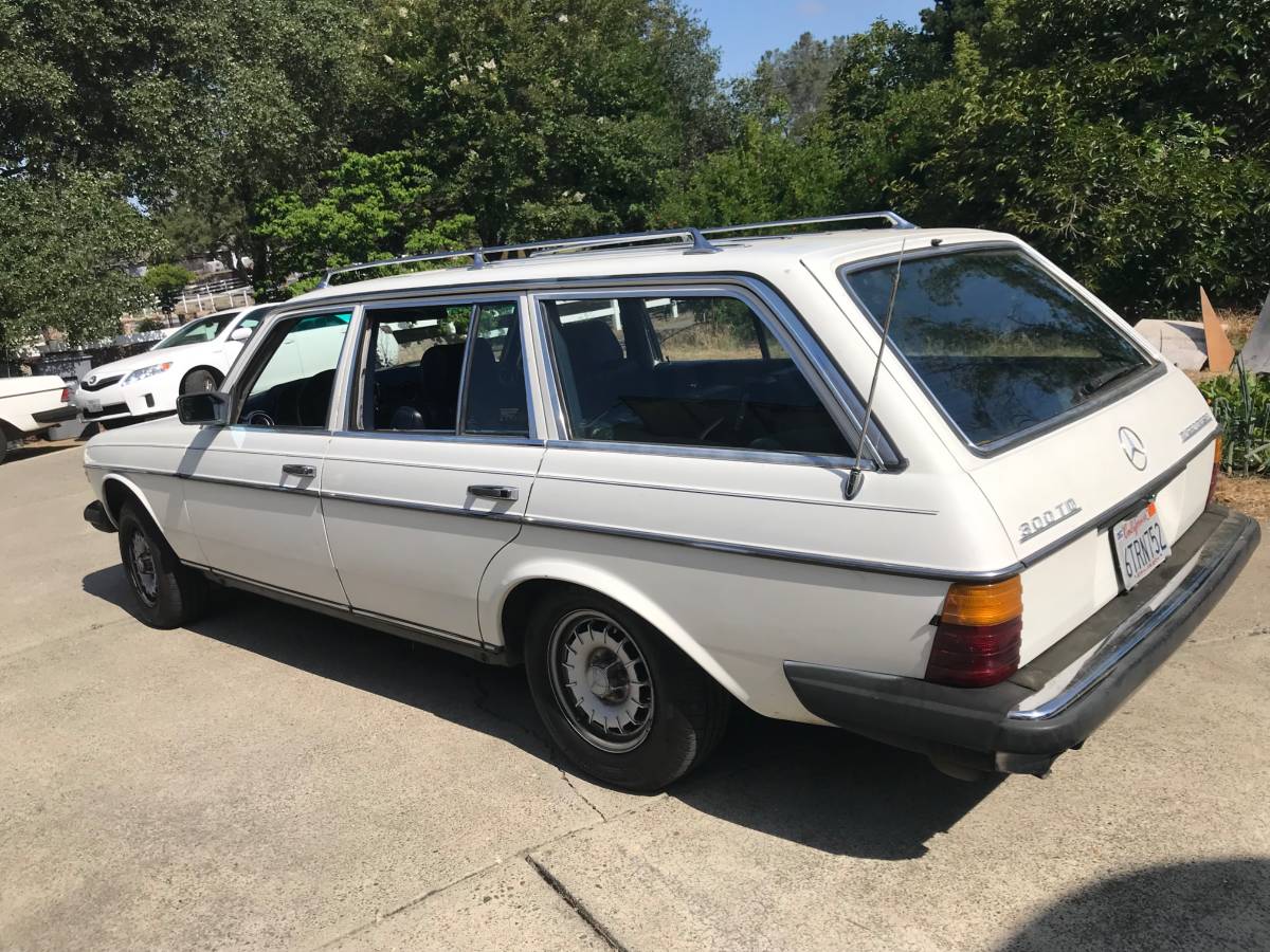 Mercedes-benz-Benz-wagon-diesel-1983-white-771241-1