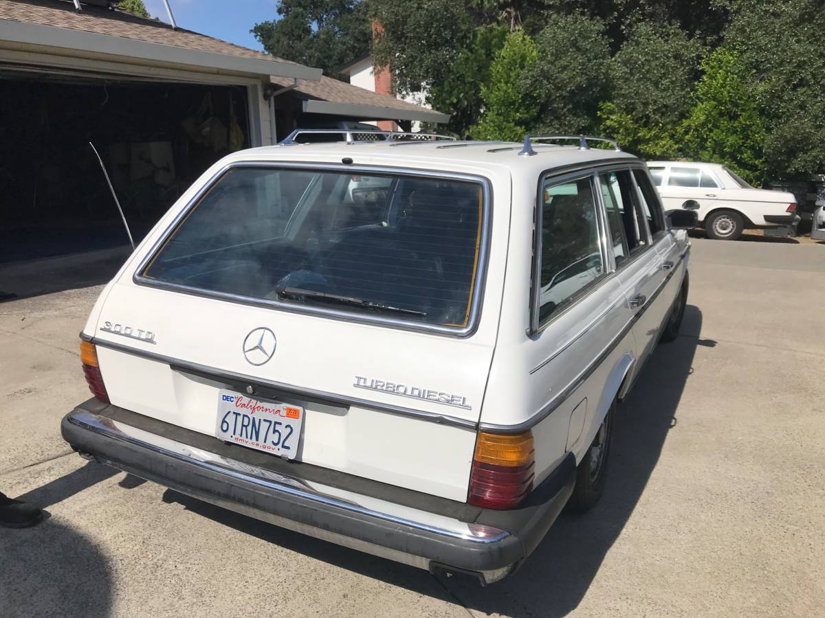 Mercedes-benz-Benz-wagon-diesel-1983-white-771241-3