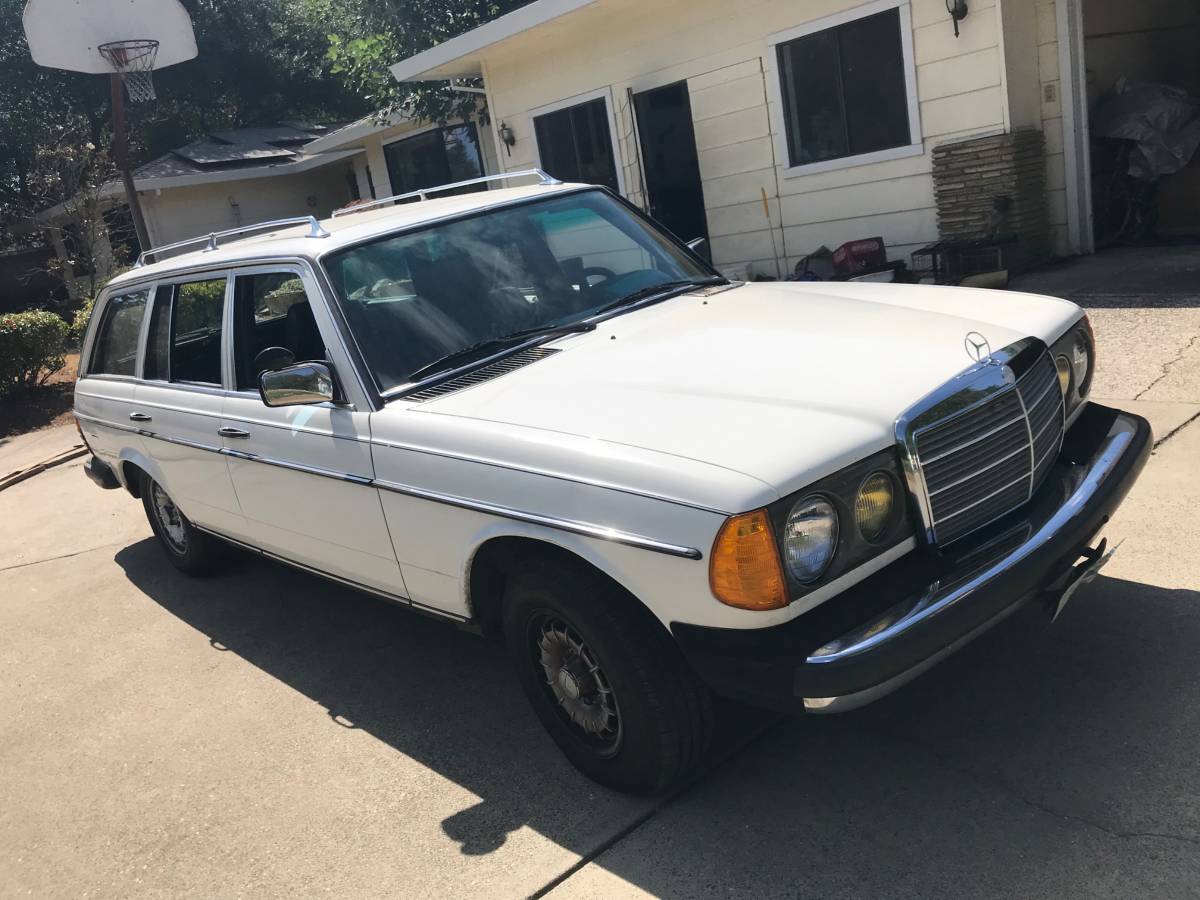 Mercedes-benz-Benz-wagon-diesel-1983-white-771241