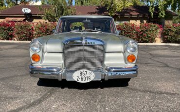 Mercedes-benz-W100-1970-2