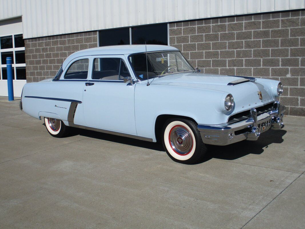 Mercury-2-Door-Sedan-1952-1