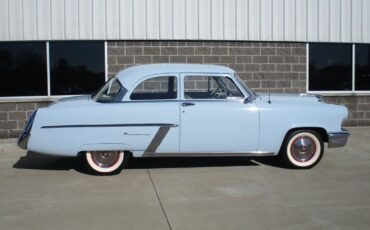 Mercury-2-Door-Sedan-1952-3