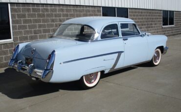 Mercury-2-Door-Sedan-1952-5