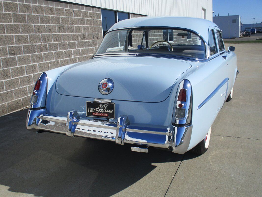 Mercury-2-Door-Sedan-1952-7