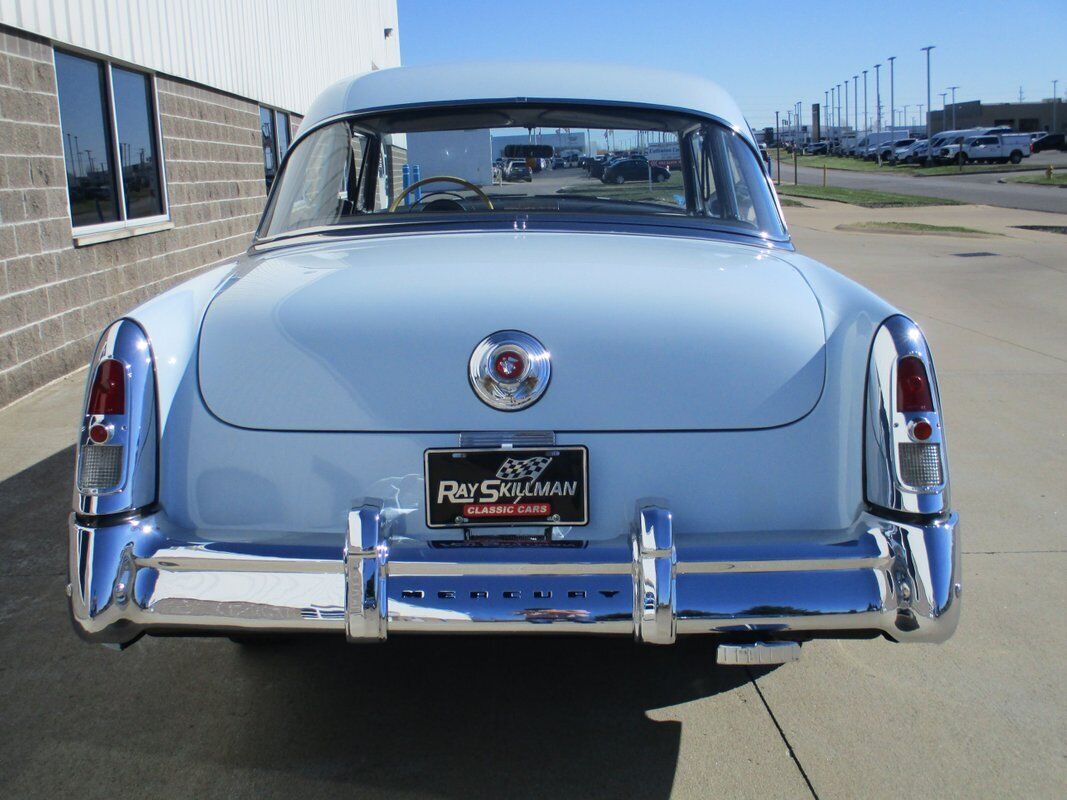 Mercury-2-Door-Sedan-1952-8