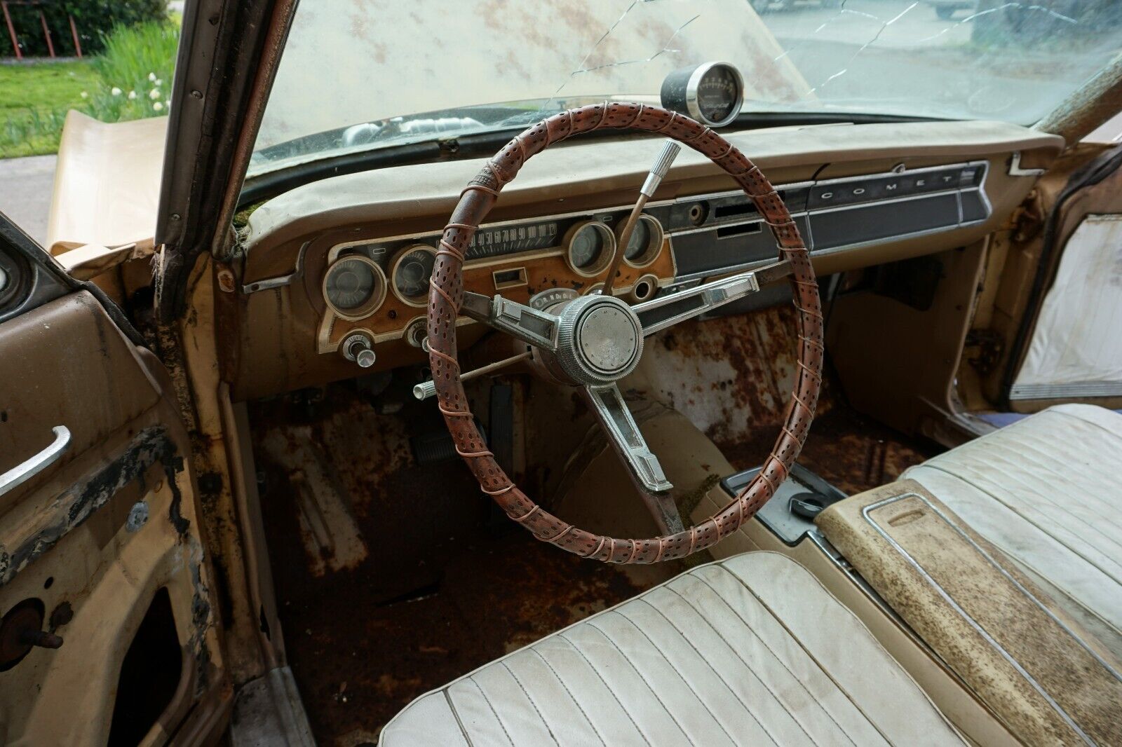 Mercury-Comet-1964-Tan-White-1544970-19