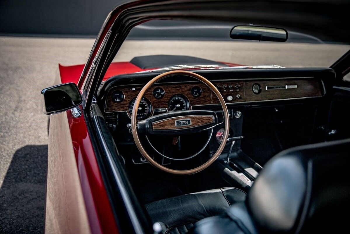 Mercury-Cougar-Coupe-1968-Red-Black-114569-10