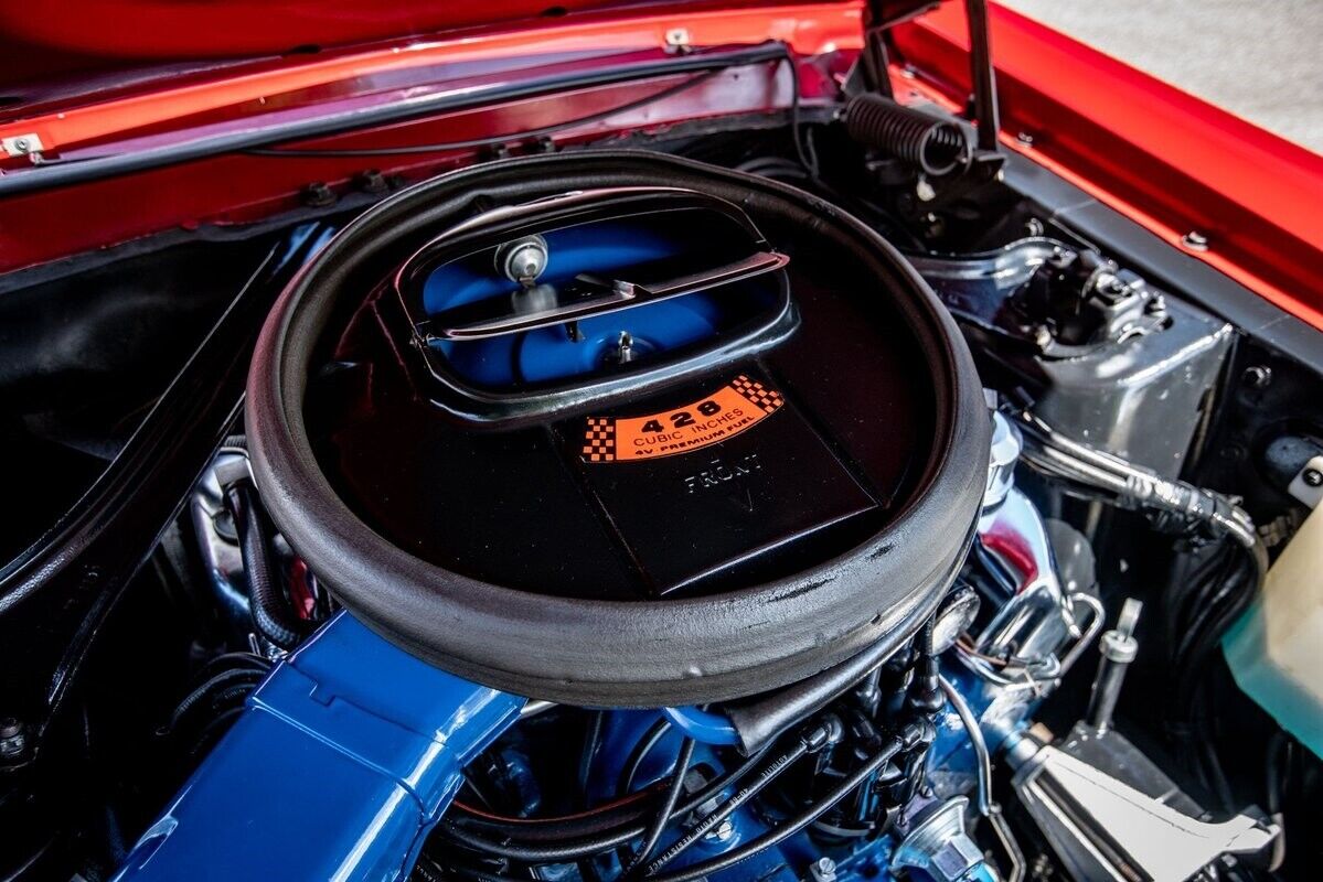 Mercury-Cougar-Coupe-1968-Red-Black-114569-7