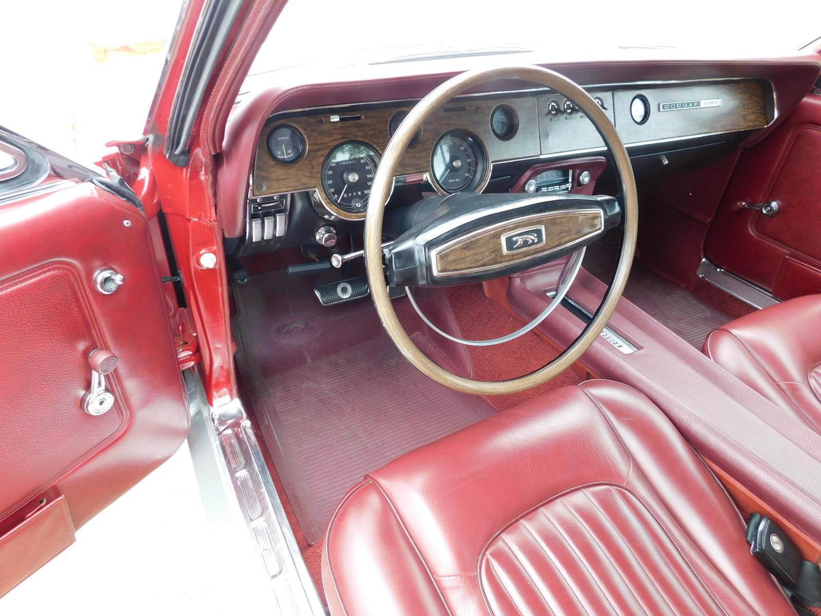 Mercury-Cougar-Coupe-1968-Red-Red-127867-22