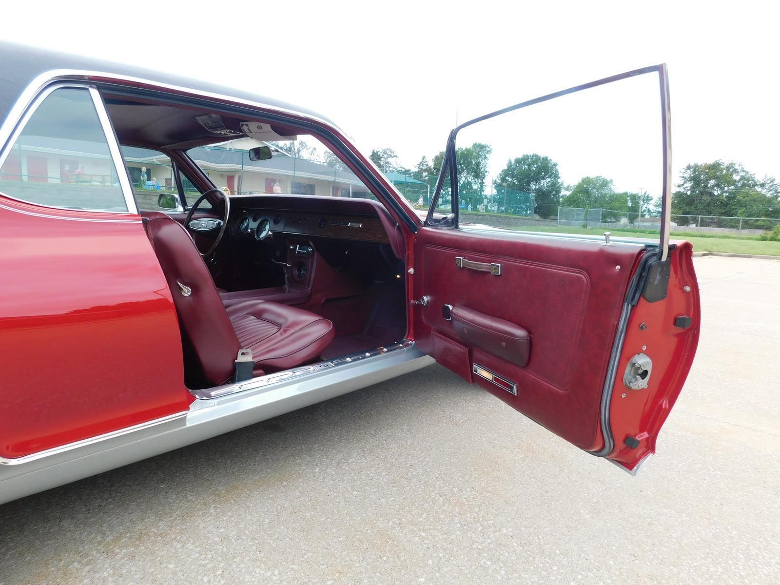 Mercury-Cougar-Coupe-1968-Red-Red-127867-27