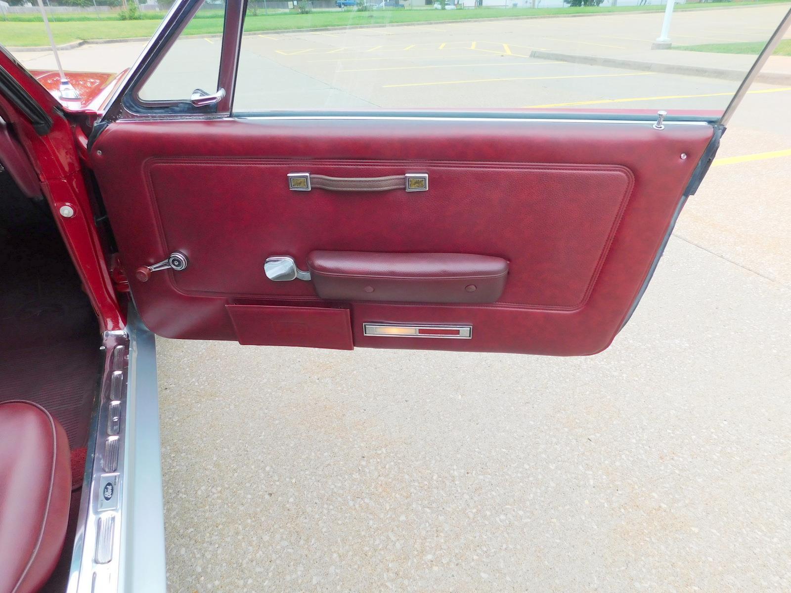 Mercury-Cougar-Coupe-1968-Red-Red-127867-28