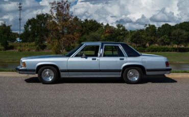 Mercury-Grand-Marquis-Berline-1989-Blue-Blue-240648-1