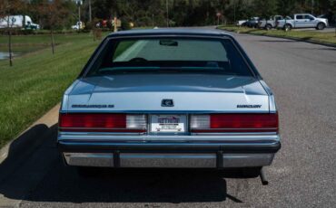 Mercury-Grand-Marquis-Berline-1989-Blue-Blue-240648-4